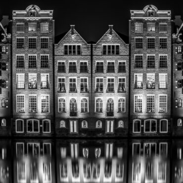 Amsterdam Damrak in dubbel spiegelbeeld - RS Photo Art