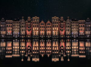 Amsterdam in kleur gespiegeld